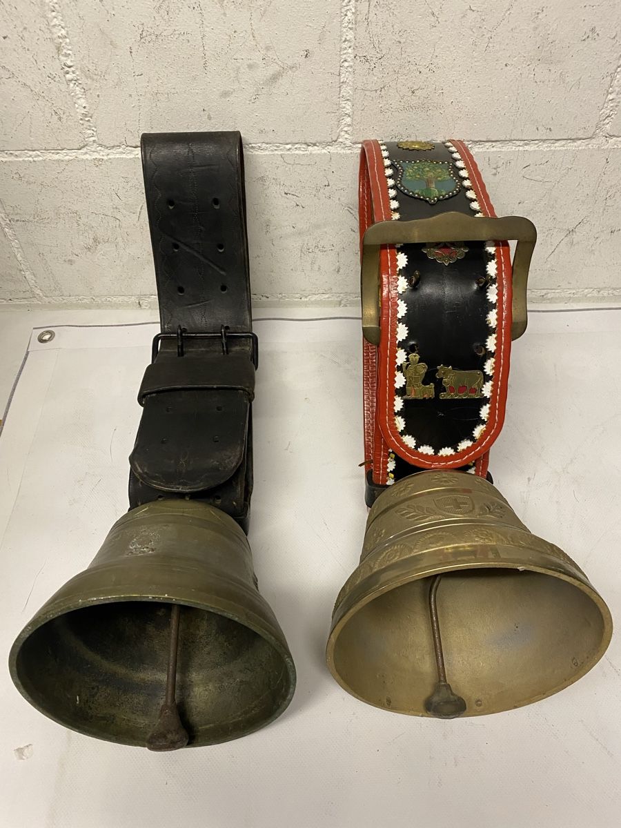 Campanacci mucche: 2 Kuhglocken ohne Grafur, 20 cm – Usato da Luzern venduto da Harikan