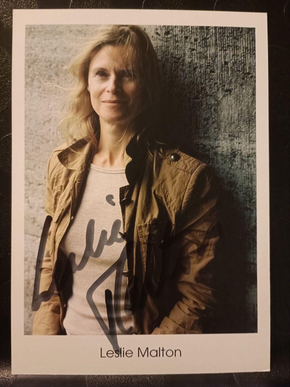 Autografi: Leslie Malton - handsigniert – Usato da Menziken venduto da Artographs