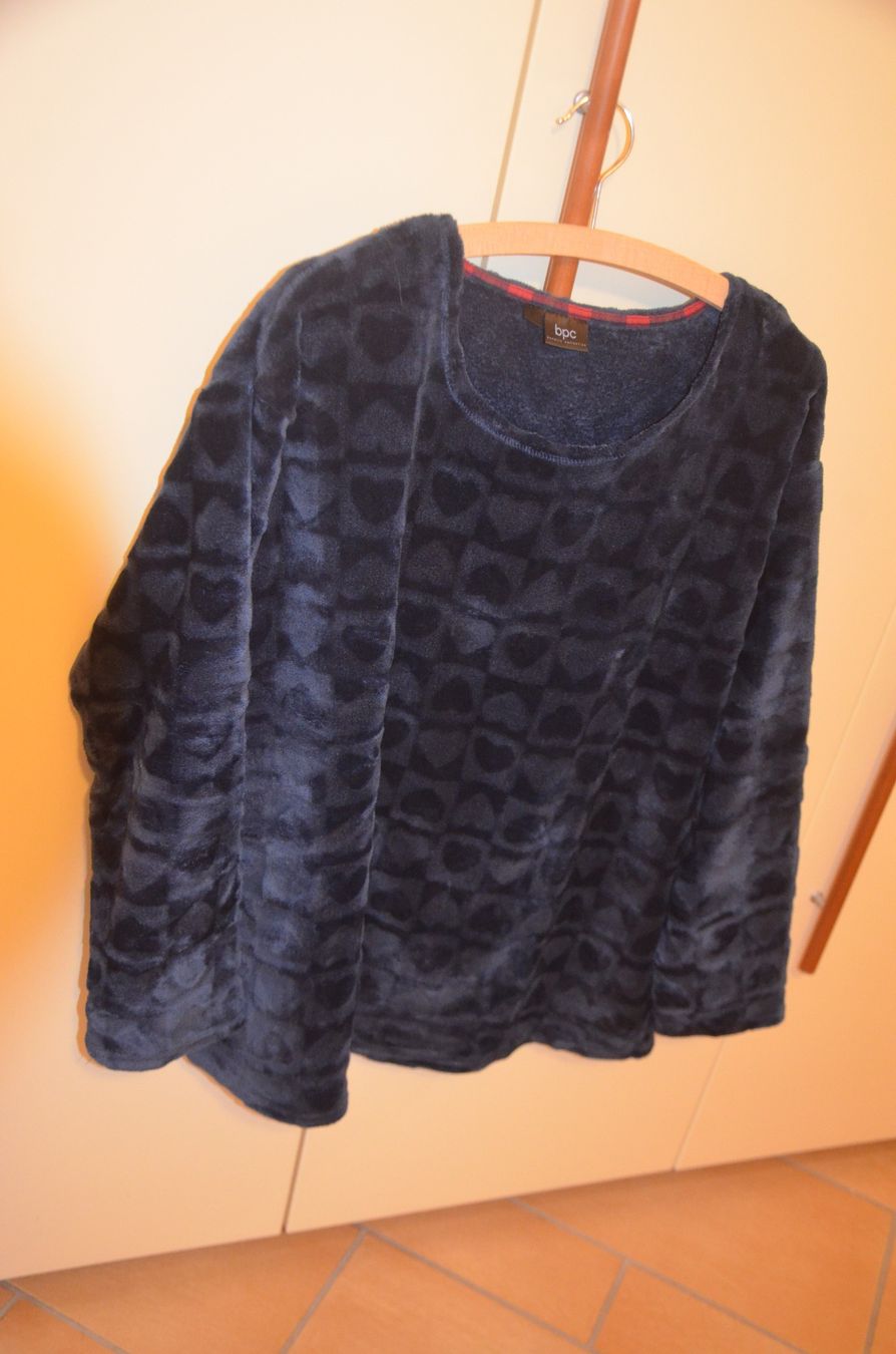 Pullover & Sweatshirts: TAILLE 48-50 - HERZ PULLOVER COEUR – Neu (gemäss Beschreibung) aus Chiasso von Dolly015