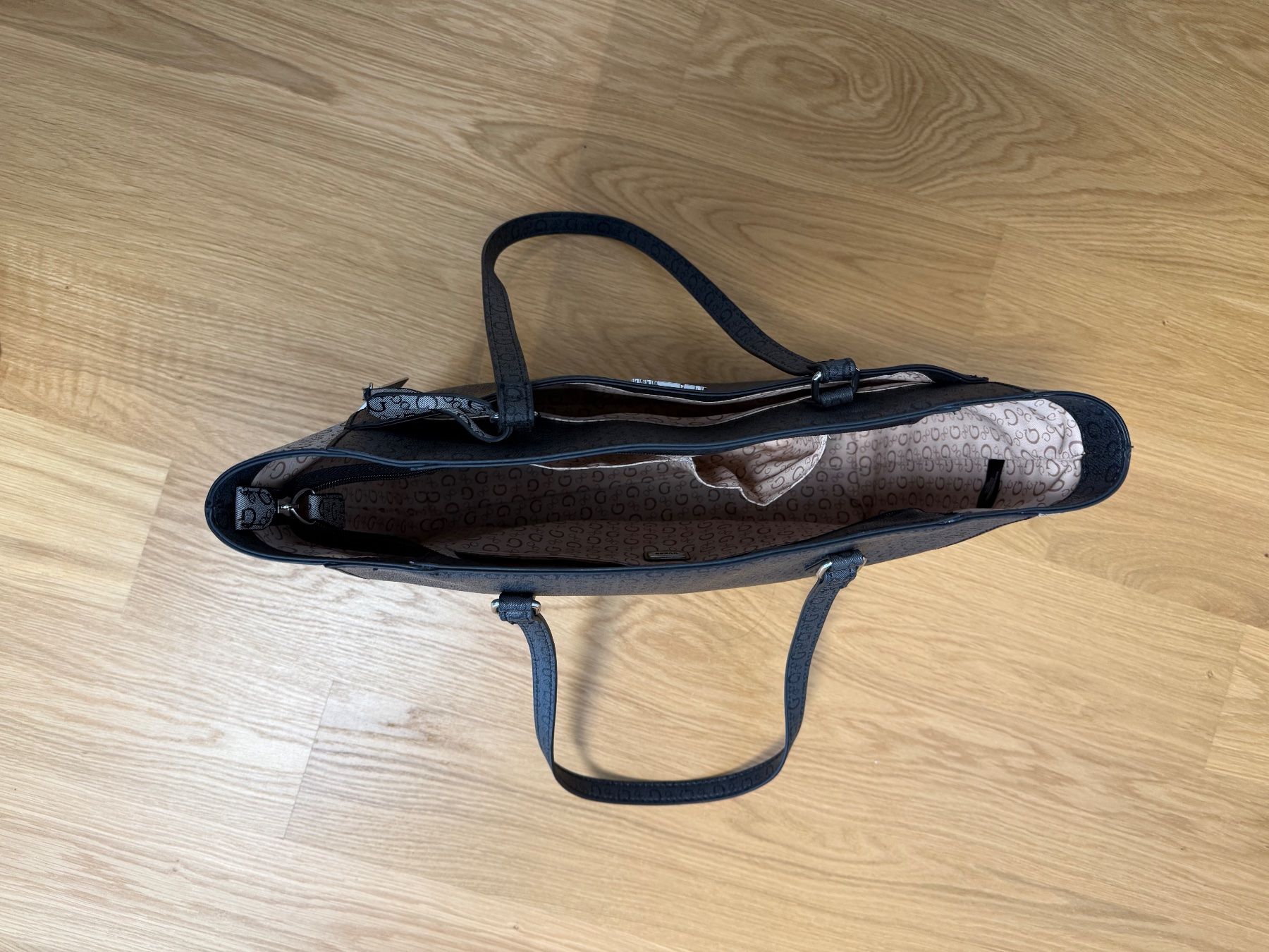 Sacs femmes: Handtasche Guess – Neuf (Voir description) à Lufingen par Ann_Katrin 1