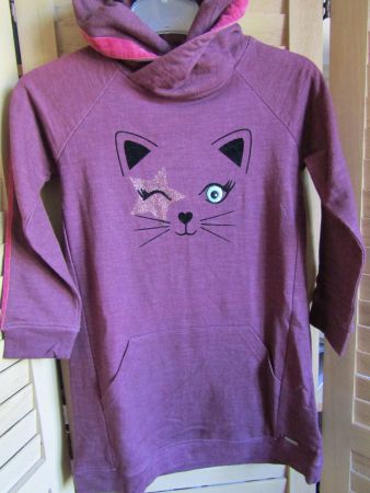 Gr. 116, Kapuzen in Dunkelbeere mit Katzenmotiv