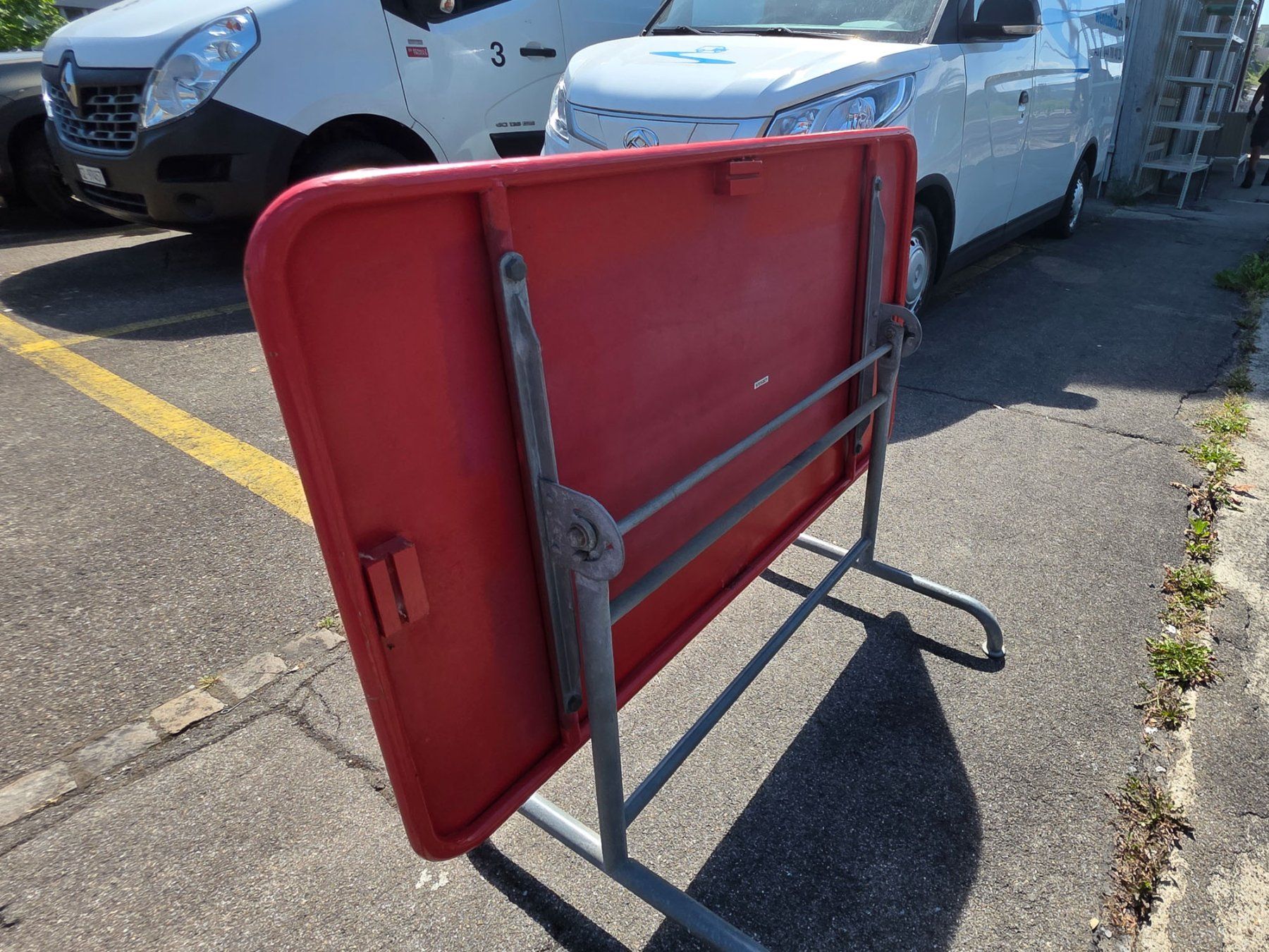 Tavoli: Roter Gartentisch Sissach - klappbar, Metall - Ref. 05/57 – Usato da Au ZH venduto da BrockiAu 6