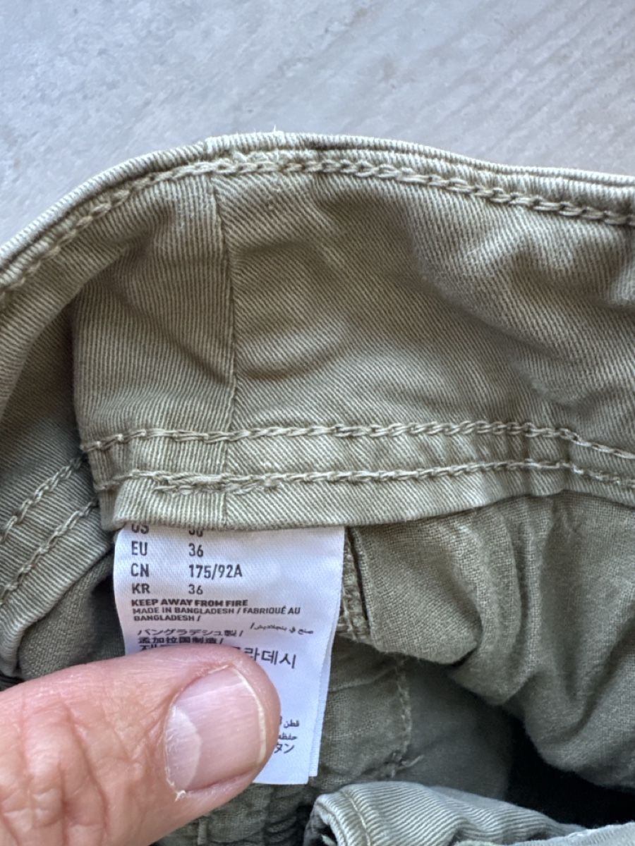 American Eagle Pantaloni: 3 Stk American Eagle Shorts Grösse 36  – Usato da Unterägeri venduto da fisch67 3