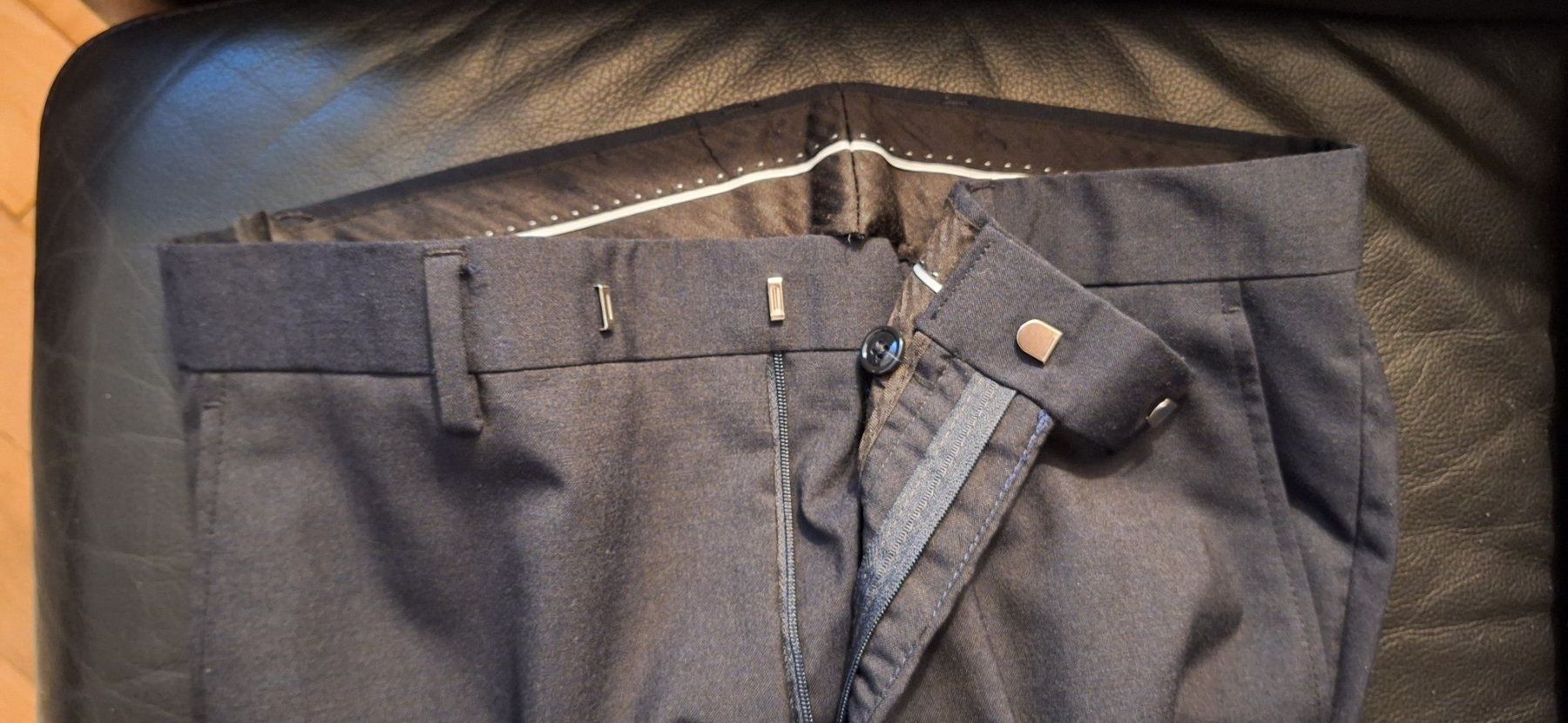 Lotti & Set di vestiti: Junge Herrenbekleidung: Hemden & Hosen – Usato da Richterswil venduto da Rengg1 8