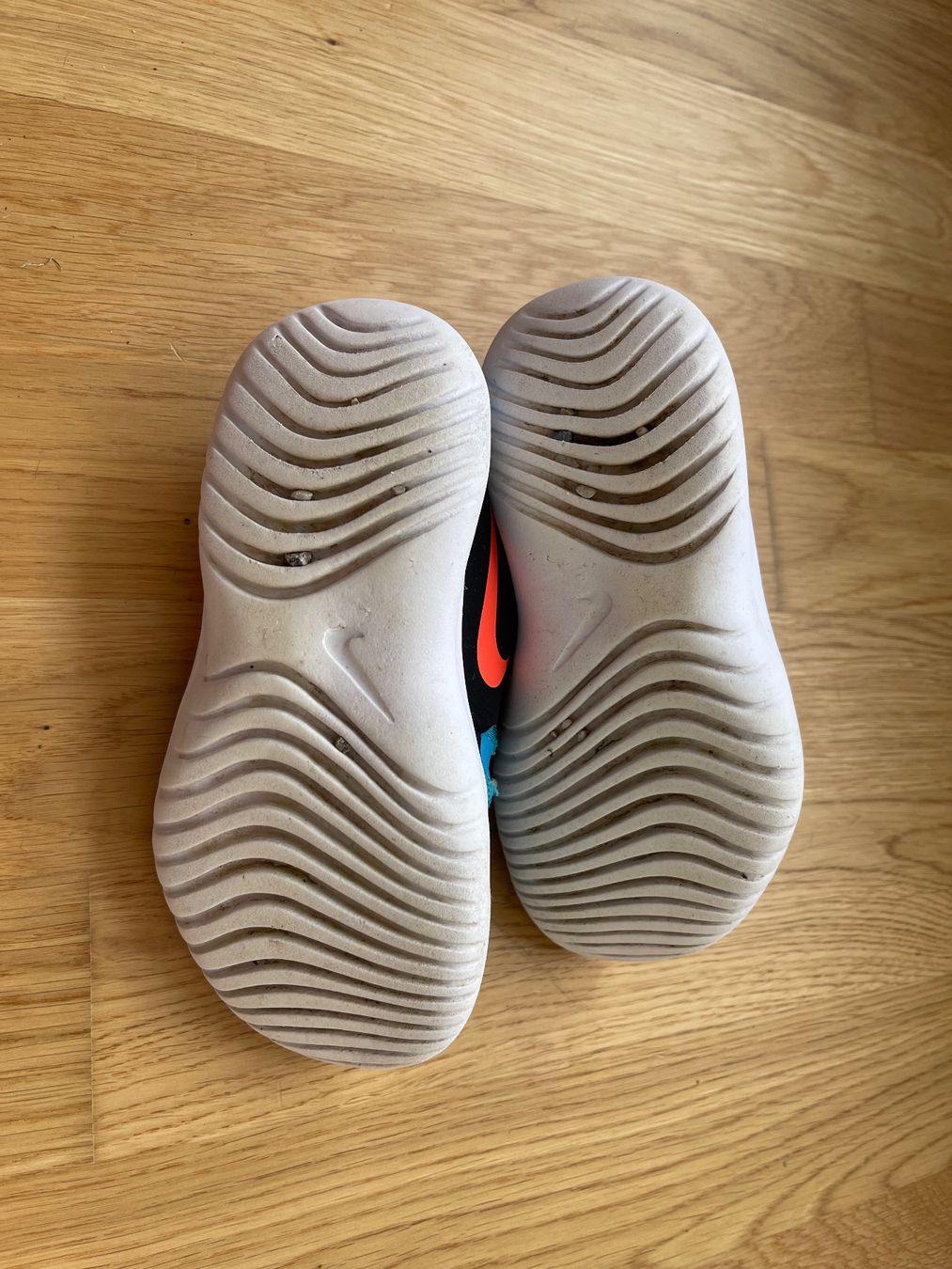 Nike Scarpe per ragazzi: Nike Flex Runner, Grösse 28,5 – Usato da Rapperswil SG venduto da Jule1410 2