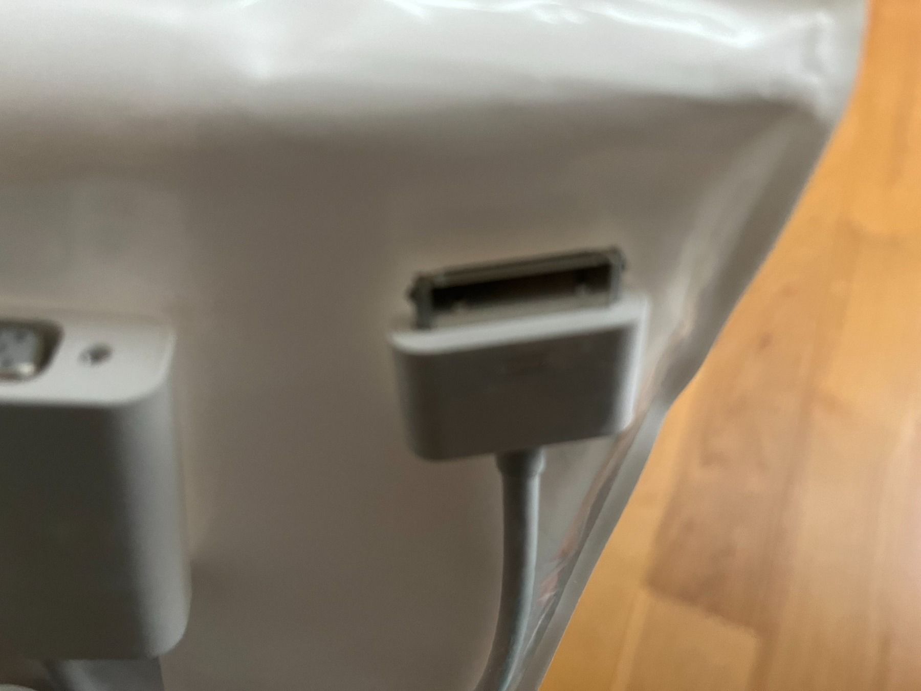 Apple Unità & Adattatore: IPad VGA Adapter – Nuovo e nell'imballaggio originale da Aeugst am Albis venduto da Samothy 4