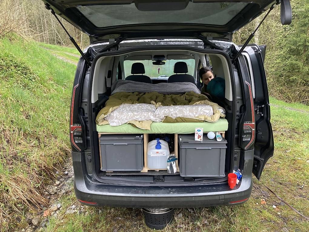 Veicoli da campeggio: Campingausbei für VW Caddy – Usato da Altdorf UR venduto da Berti92