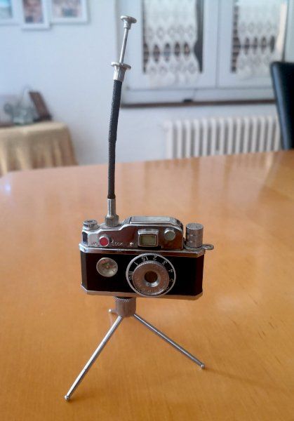 Accendini: Tisch oder Taschenfeuerzeug. Stil Fotoapperat. – Usato da Rickenbach SO venduto da Terry8