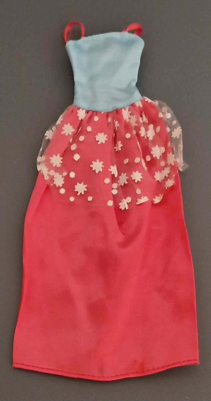 Bambole: Robe pour Barbie – Usato da Couvet venduto da Pioune