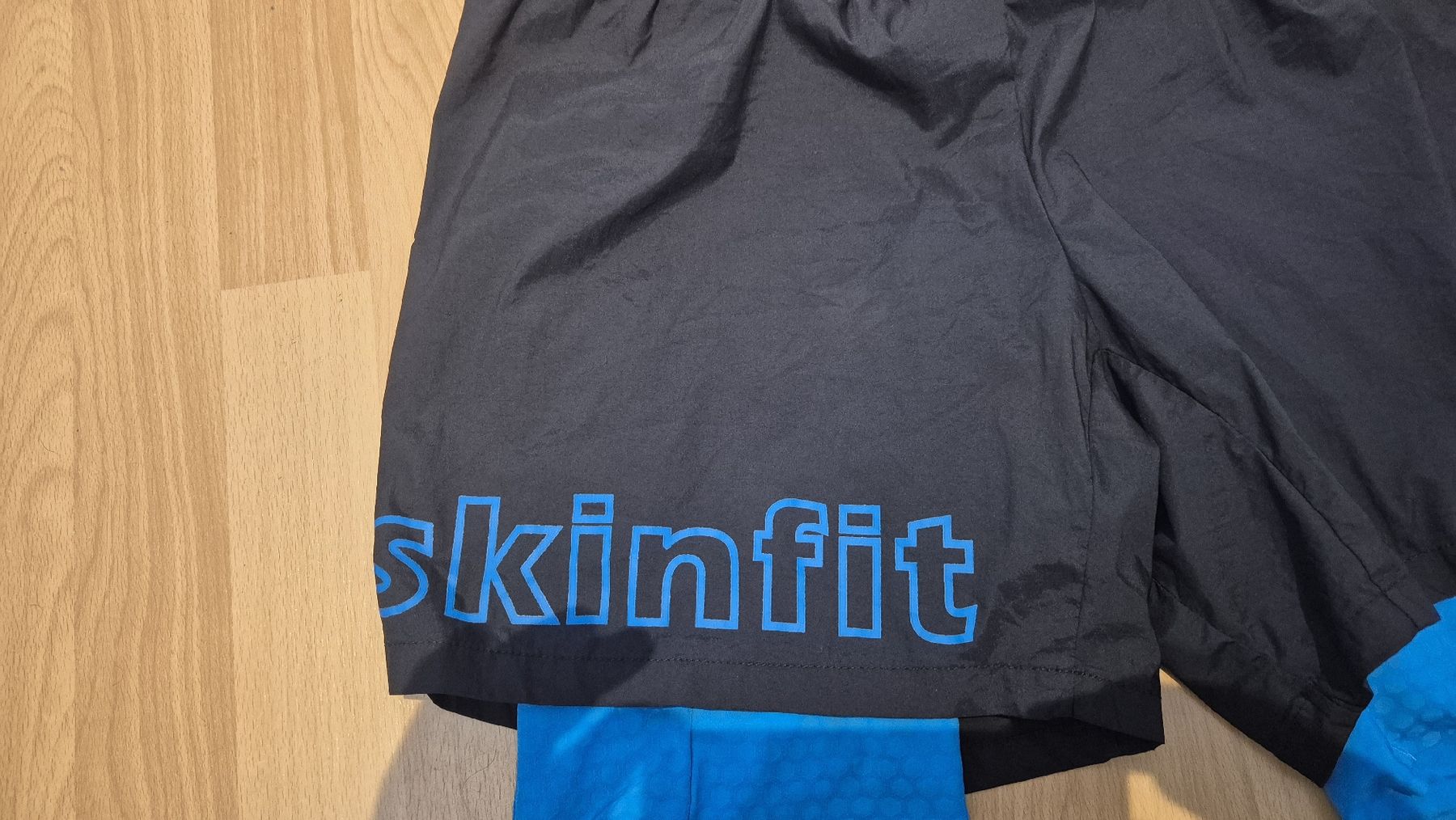 Skinfit Pantaloni: Skinfit Trail Running Shorts Grösse L – Usato da Gattikon venduto da Fazender 1