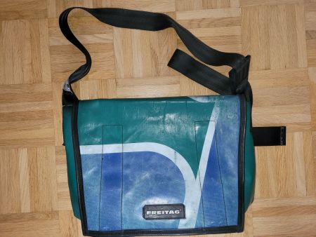 Sac Freitag  bandoulière vert et bleu 40x 30cm