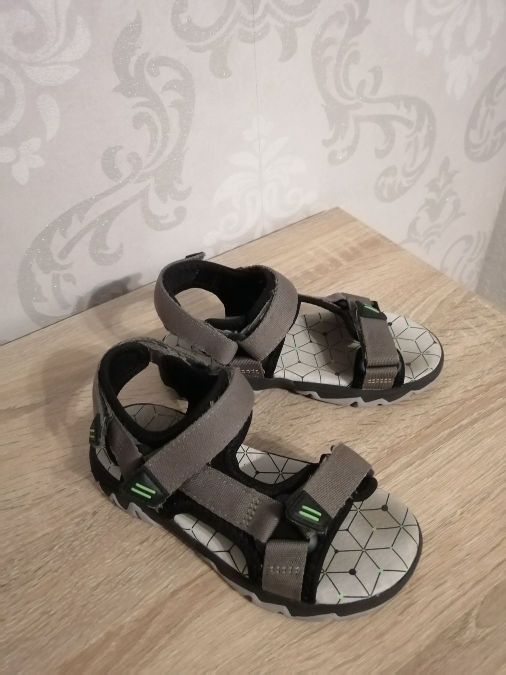 Scarpe per ragazzi: Kindersandalen Gr. 30 – Usato da Henau venduto da AXAA