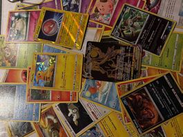 32 Pokémon Karten