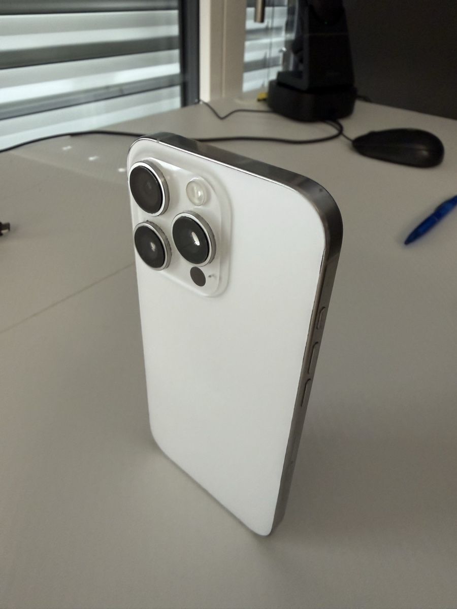 Apple Handys / Smartphones: iPhone 16 Pro | 128 GB | Weiss – Neu (gemäss Beschreibung) aus Bern von noah__3o6