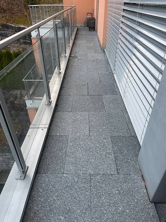 Rivestimenti per pavimenti: Granit Natursteinplatten zu verkaufen – Usato da Kriens venduto da Kneubi4 2