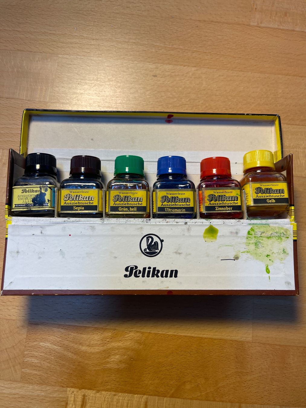 Pelikan Altro in Scrittura & Disegno: Pelikan Tuschen, antik – Usato da Matzingen venduto da carola71