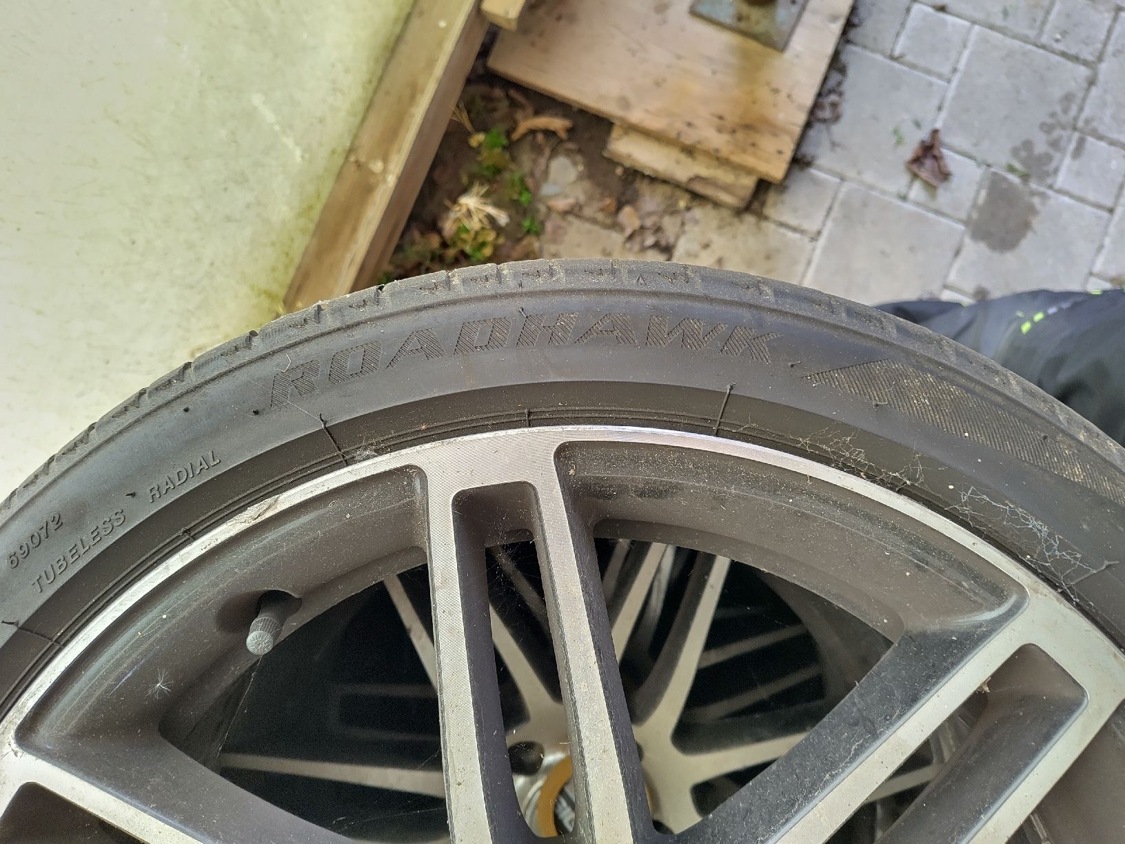 Pneus & Kompletträder: Sommerreifen 225/40 R18 92V Roadhawk | Alufelgen SIGMA – Gebraucht aus Wyssachen von RedFonk 2