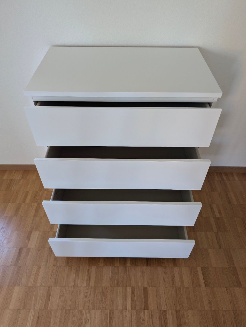 Ikea Cassettiere: IKEA MALM Kommode weiss mit 4 Schubladen – Usato da Winterthur venduto da viktor_f 3