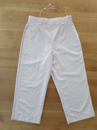 leichte Sommerhose 3/4 Länge, Farbe: Lila, Grösse 38