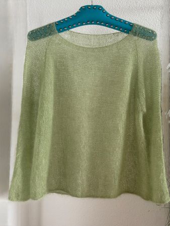 Leichter Pullover aus Kid-Mohair Handgestrickt . Neu.