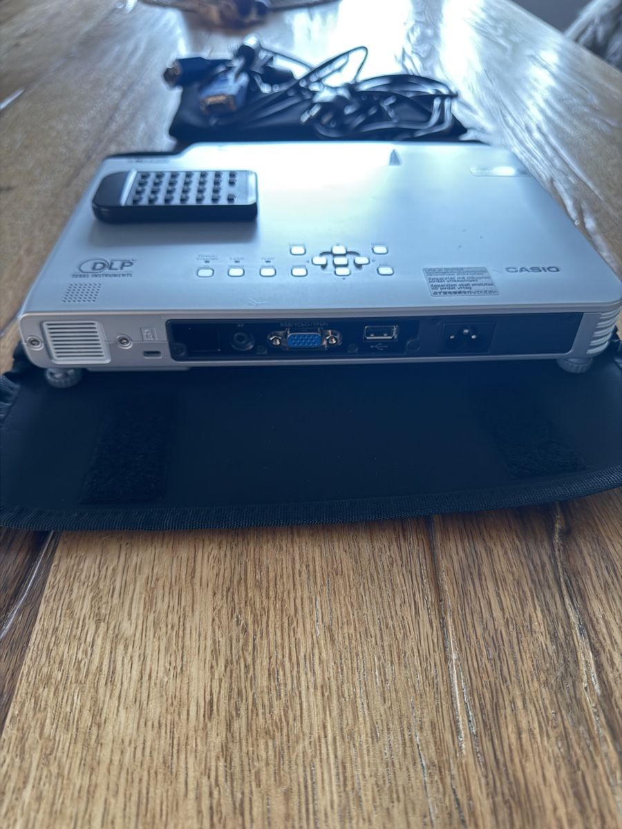 Casio Videoprojektoren: Casio Data Projector XJ-S36 – Gebraucht aus Untersiggenthal von df152 2