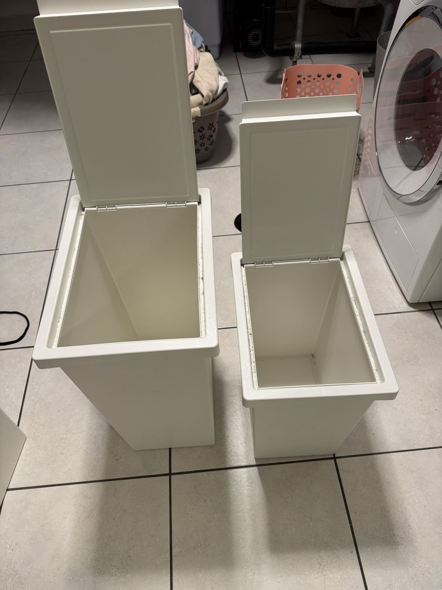 Ikea Contenitori & Simili: 5 Weisse Wäschebehälter mit Deckel – Usato da Münchenbuchsee venduto da LuiConte 2
