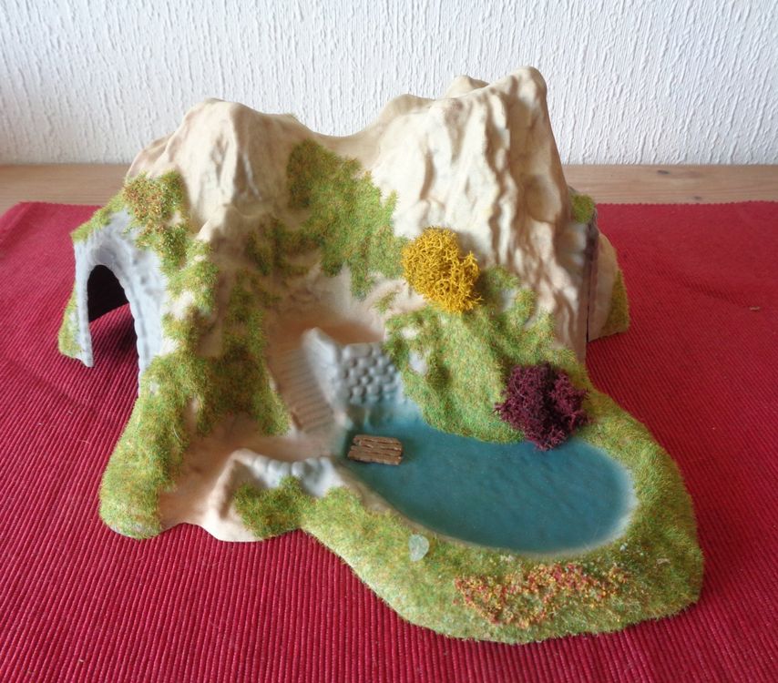 NOCH Tunnel Spur Z - Gebogener 1-gleisiger Tunnel Handkoloriert