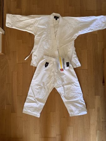 Karate Anzug Gr. 140