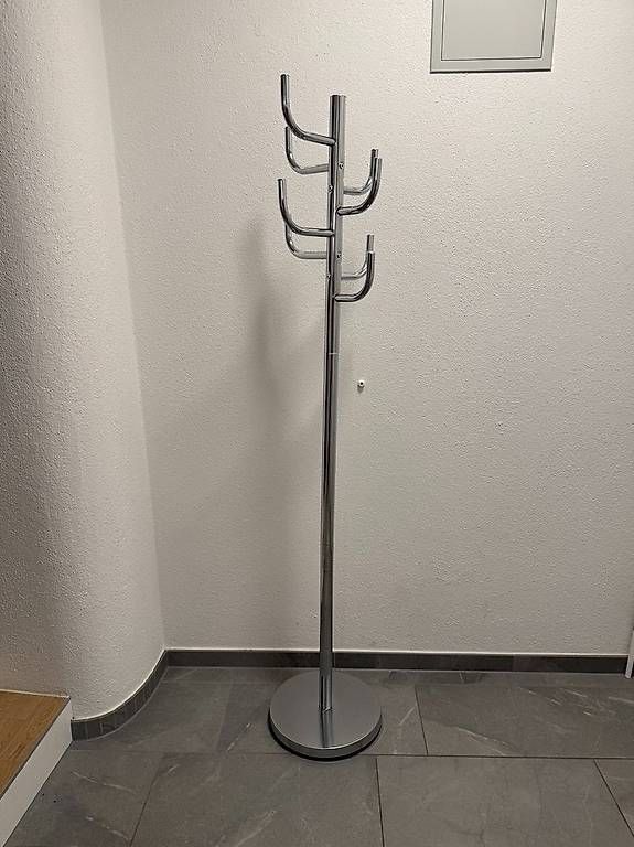 Garderobe: Garderobenständer verchromt – Gebraucht aus Schaffhausen von Moschge