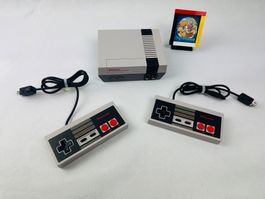 Nintendo NES Classic mini mit 2 Controllern