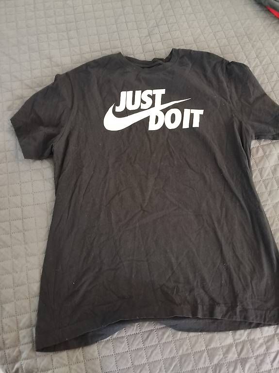 T-shirt: Nike Just Do It T-Shirt  Schwarz  Grösse M – Usato da Gossau SG venduto da lau_jz5l 1