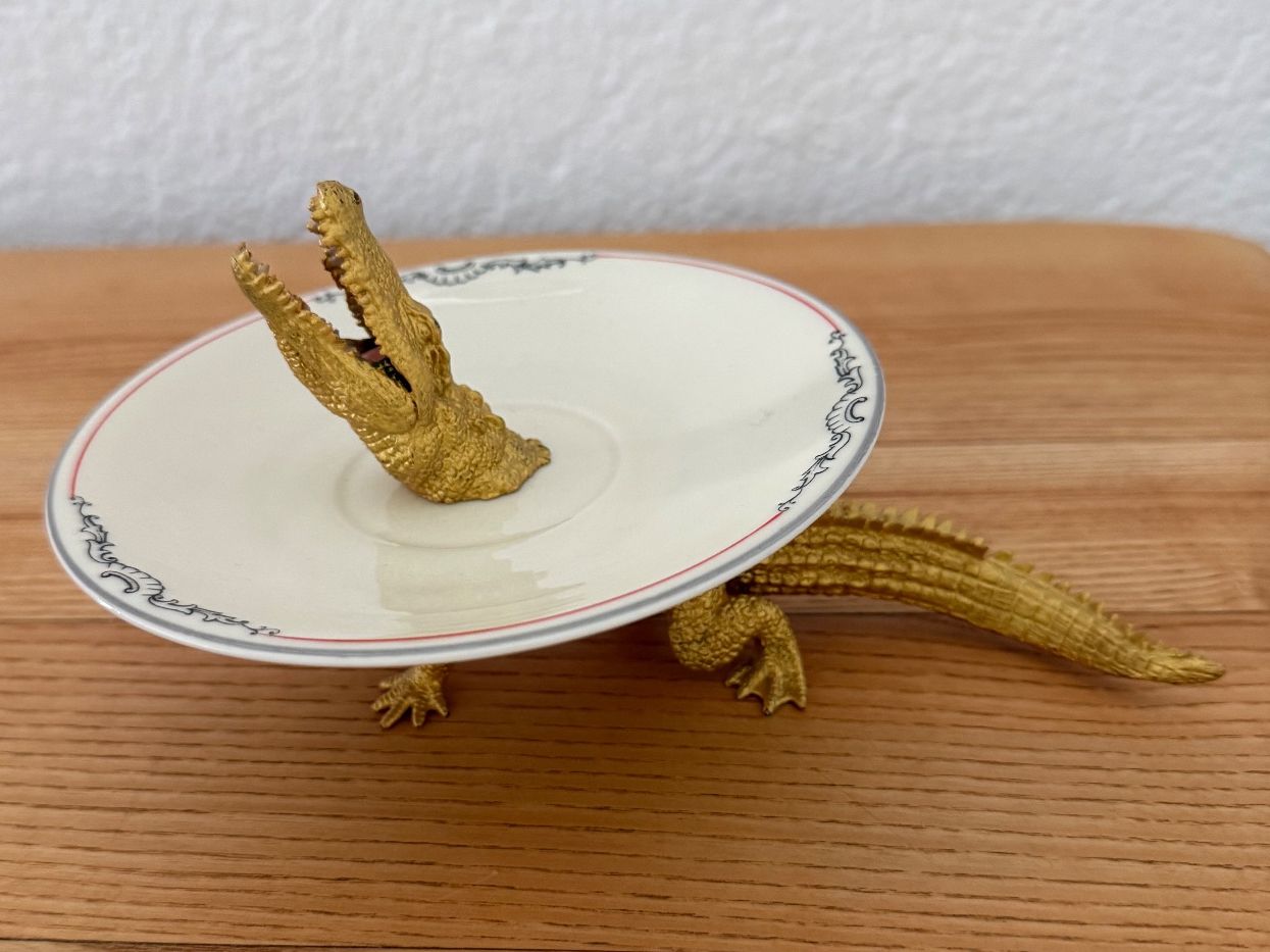 Assiettes: Etagère Krokodil Kitschi – D'occasion à Luzern par Mamutpe