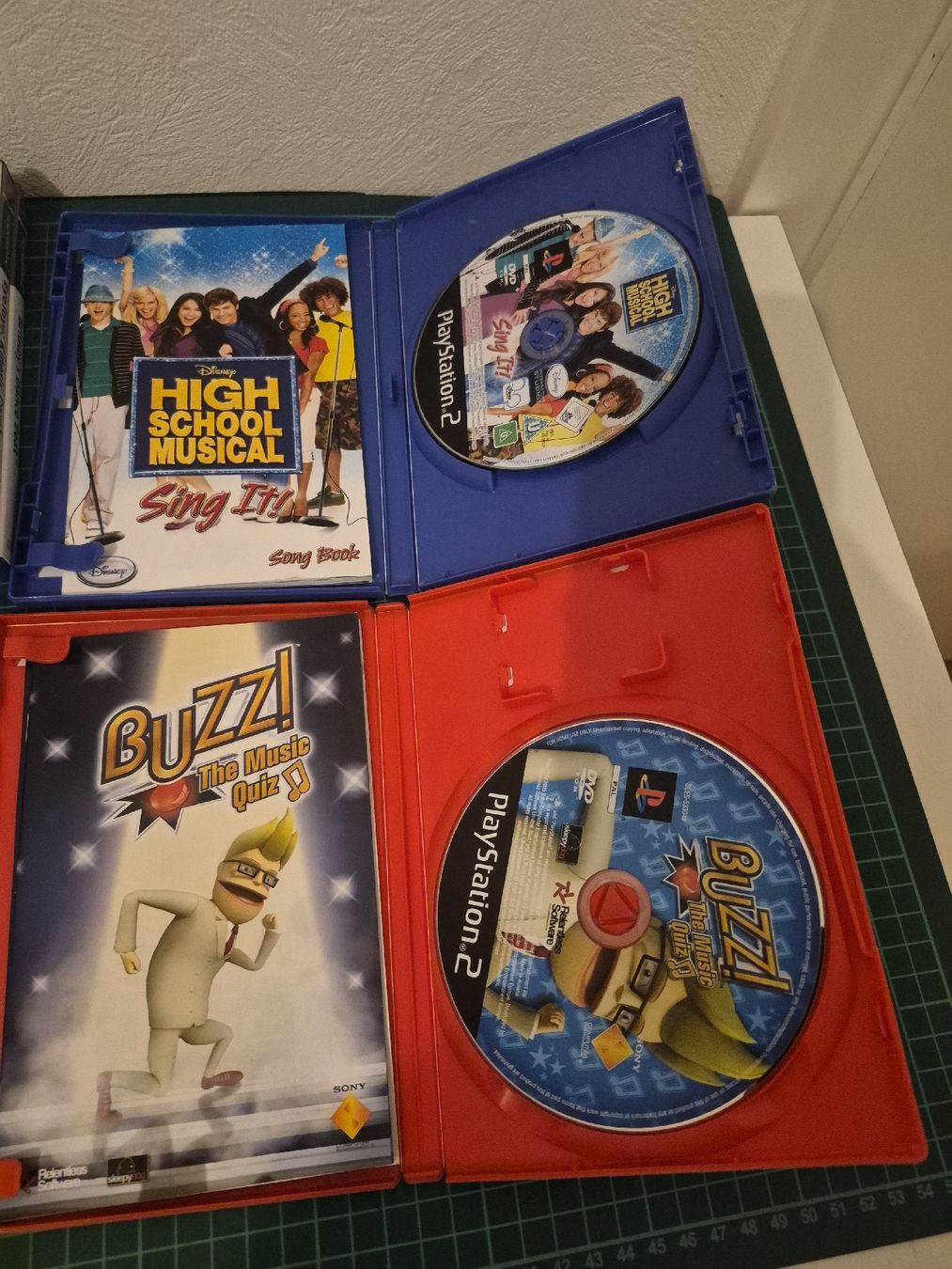 Sony Giochi: PS2 Games Bundle - Buzz, Britney, Kinetic, High School (VGC) – Usato da Meyrin venduto da Retro-GZ 2