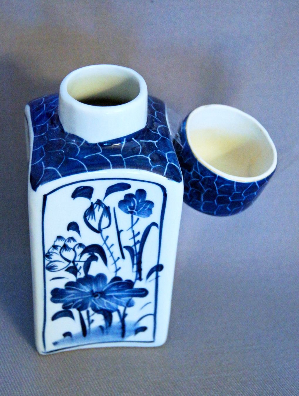 Zuccheriere: Blaue Porzellan-Teedose mit Deckel – Usato da Geroldswil venduto da ARTEFACTO 3