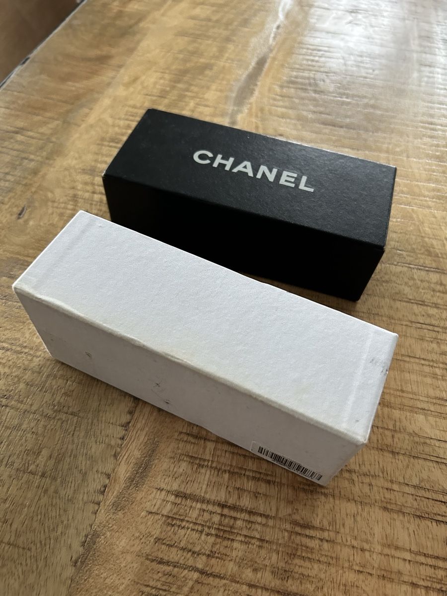 Chanel Portagioie: Boîte d'emballage Chanel authentique – Usato da Thierrens venduto da Bigla 1