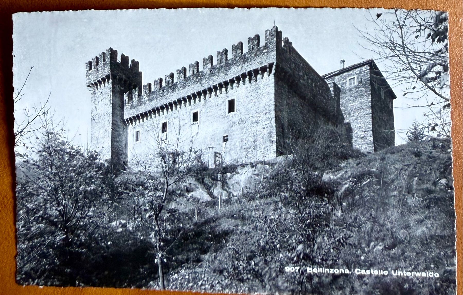 Cartoline postali: Bellinzona - Castello Unterwaldo 1940 – Usato da Lutry venduto da Ediego