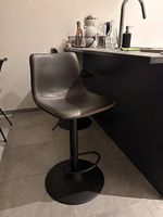 2 tabourets de bar noirs état neuf 