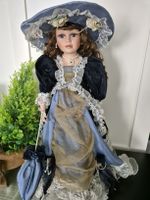 Porzellanpuppe für Sammler im blauem Kleid, 55cm