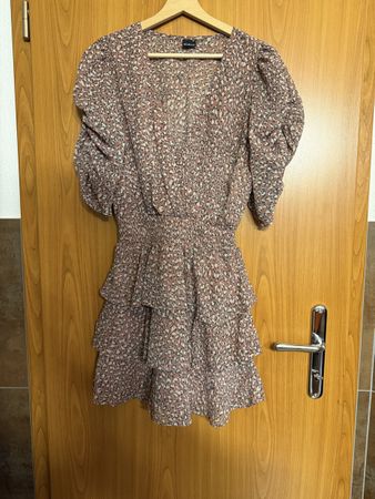 Kleid geblümt Grösse 38 neuwertig