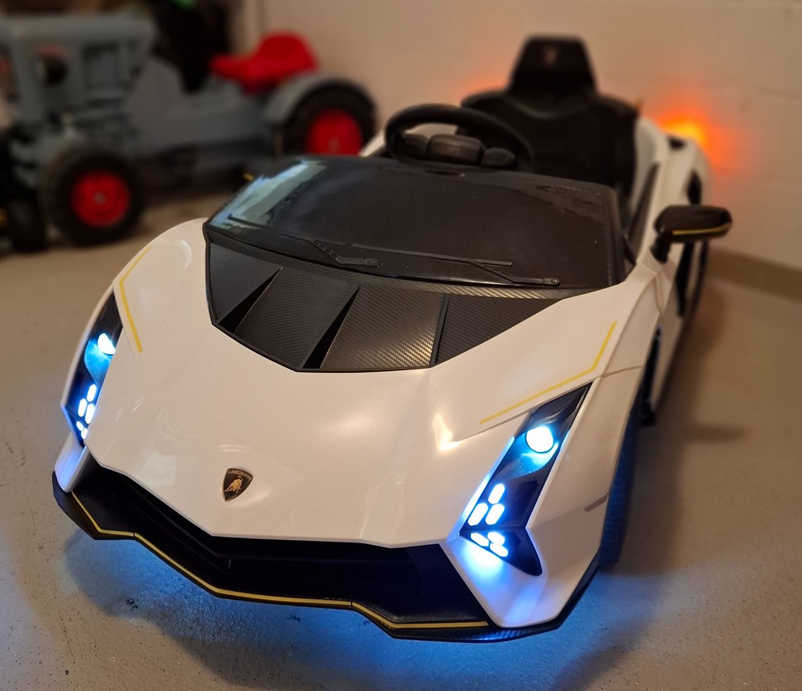 Fahrzeuge für Kinder: Kinder Elektroauto Lamborghini weiss – Gebraucht aus Arbon von Markon