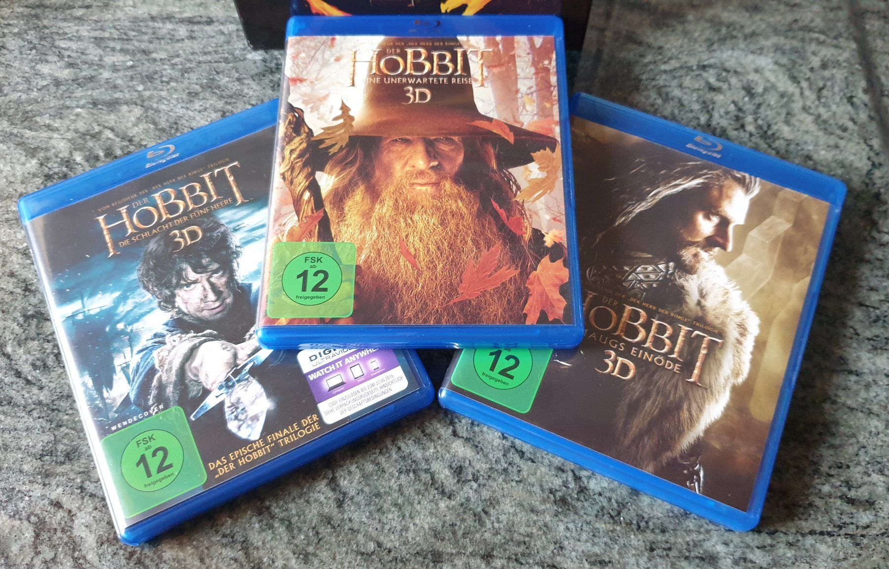 Tutti i DVDs: DER HOBBIT - SPIELFILM TRIOLOGIE – Nuovo (secondo la descrizione) da Wengi b. Büren venduto da Ot1000 3