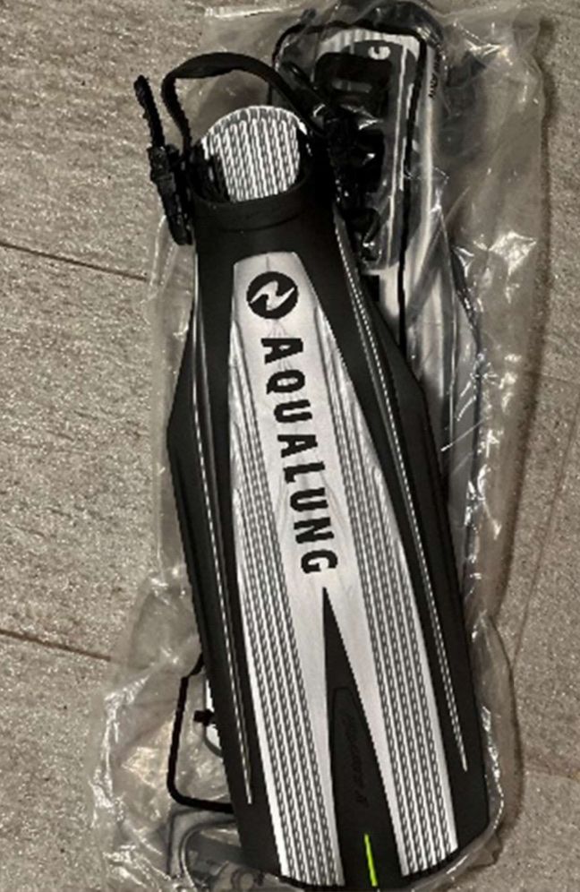 Pinne, Maschere & Boccagli: Aqualung Flossen !!NEU!! Grösse 35-39 – Nuovo e nell'imballaggio originale da Wettingen venduto da Divepad