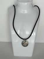 Herrencollier aus Kautschuk mit Edelstahl-Anhänger