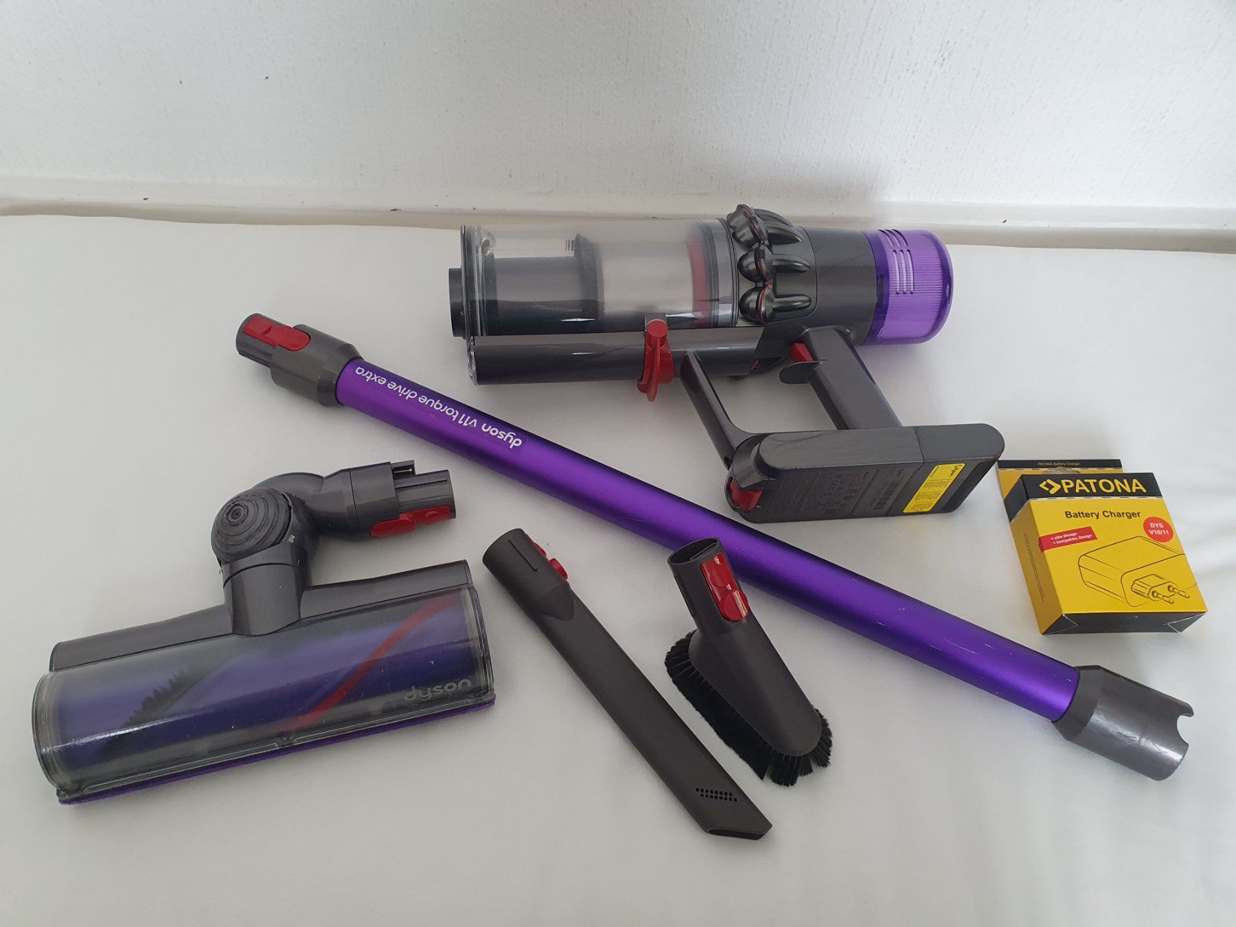Dyson Aspirateurs & Accessoires: Dyson V11 écran défectueux, d'occasion avec accessoires – Défectueux à Lausanne par Af2016 1