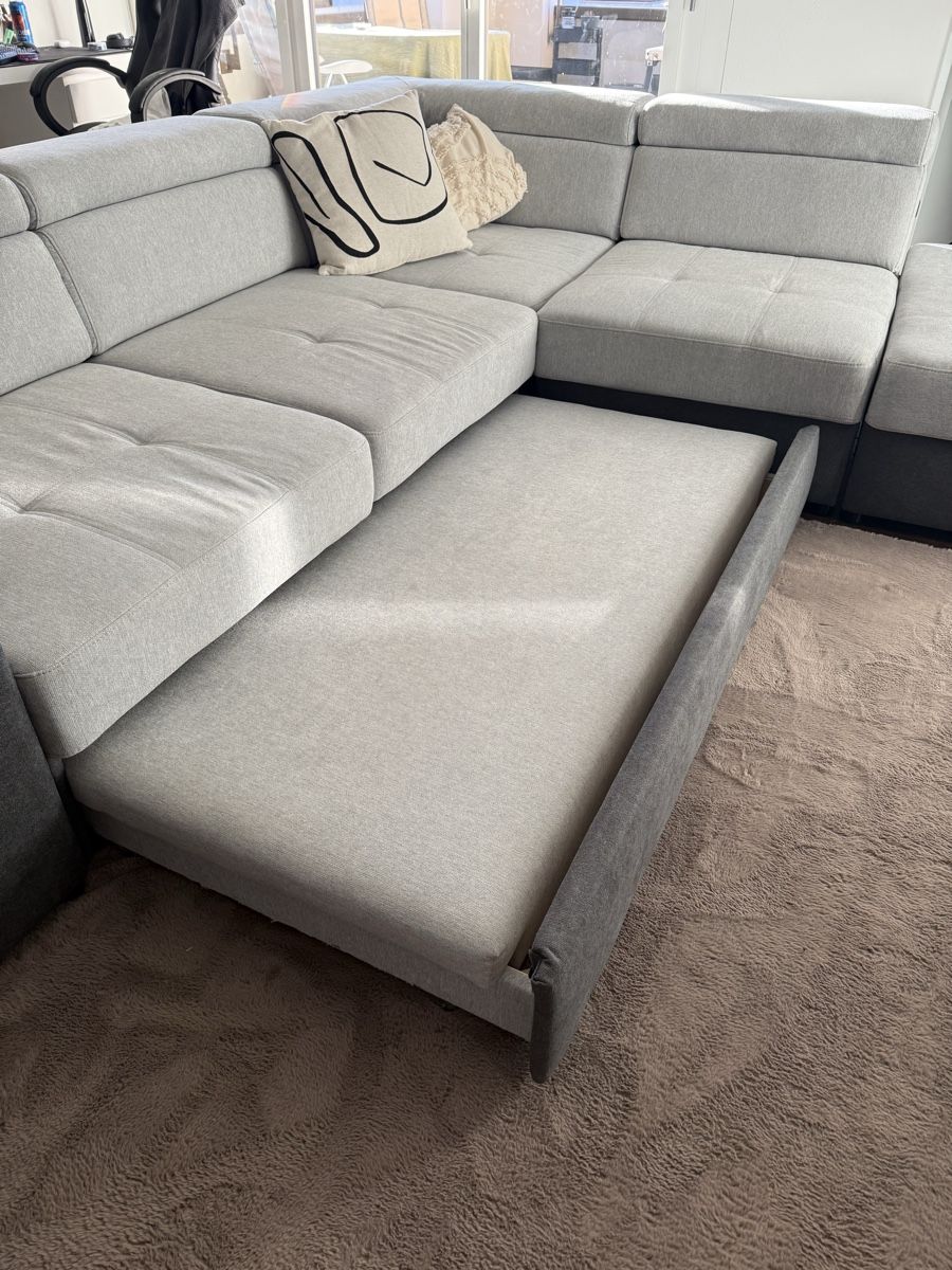 Conforama Sofas: Ecksofa hellgrau dunkelgrau mit zwei Hocker gebraucht – D'occasion à Ebikon par celine1603 3