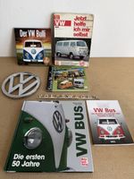 Konvolut VOLKSWAGEN VW BULLI Bücher & Embleme