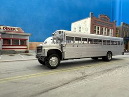 School Bus  no Schoollights/Sign Promotex (Herpa) H0 1/87