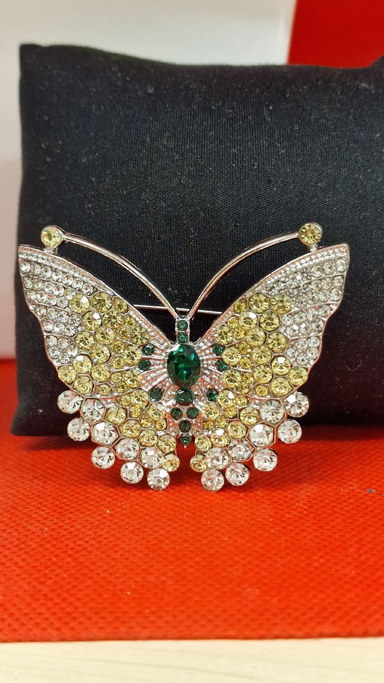 Broschen & Nadeln: Brosche Schmetterling mit Steinen Silber Farbe – Neu (gemäss Beschreibung) aus Herisau von Antiques.AR