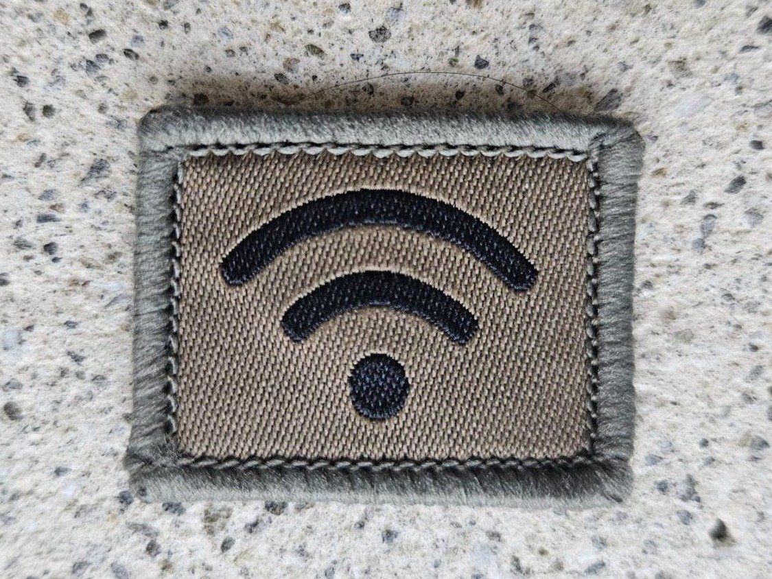 Schweizer Armee Placchette & Badge: *** Funktionsabzeichen Wifi mit klett *** – Nuovo e nell'imballaggio originale da Riedholz venduto da fr_sIruP