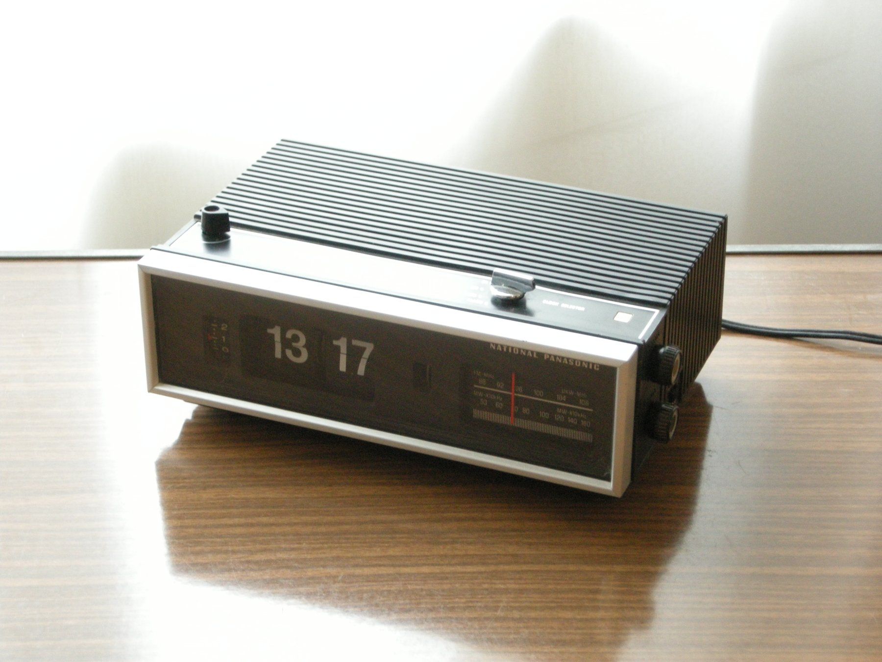 Sveglie: Vintage Panasonic Klappzahlen Wecker/Uhr #Flipclock – Usato da Aarau venduto da Pearlz 1